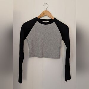 🩷 5/$25 - Cider Black and Gray Long Sleeve Crop Top